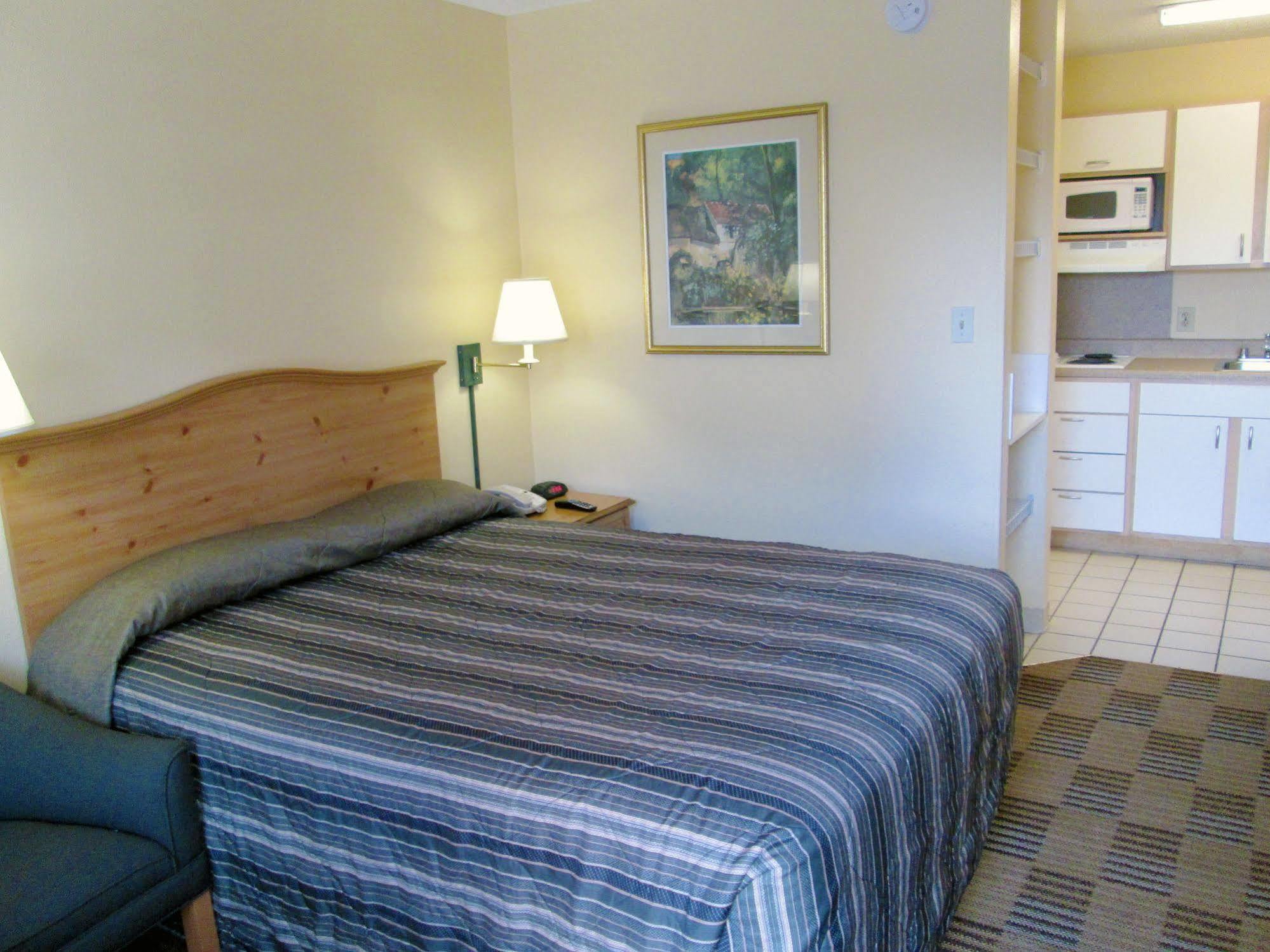 Hometowne By Red Roof Dallas - North - Tollway Motel 2*