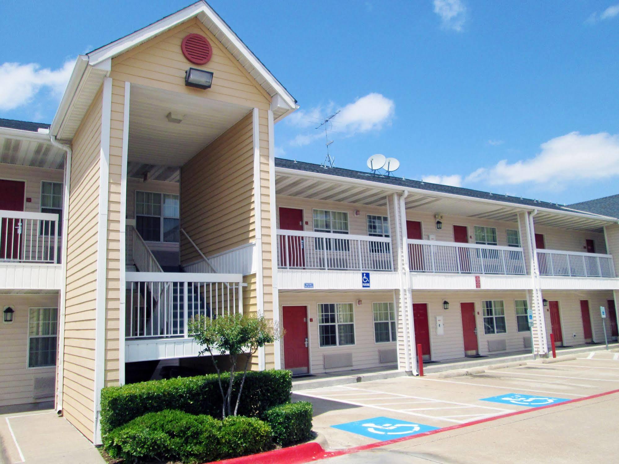 Hometowne By Red Roof Dallas - North - Tollway Motel