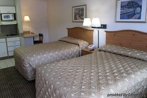 Hometowne By Red Roof Dallas - North - Tollway Addison